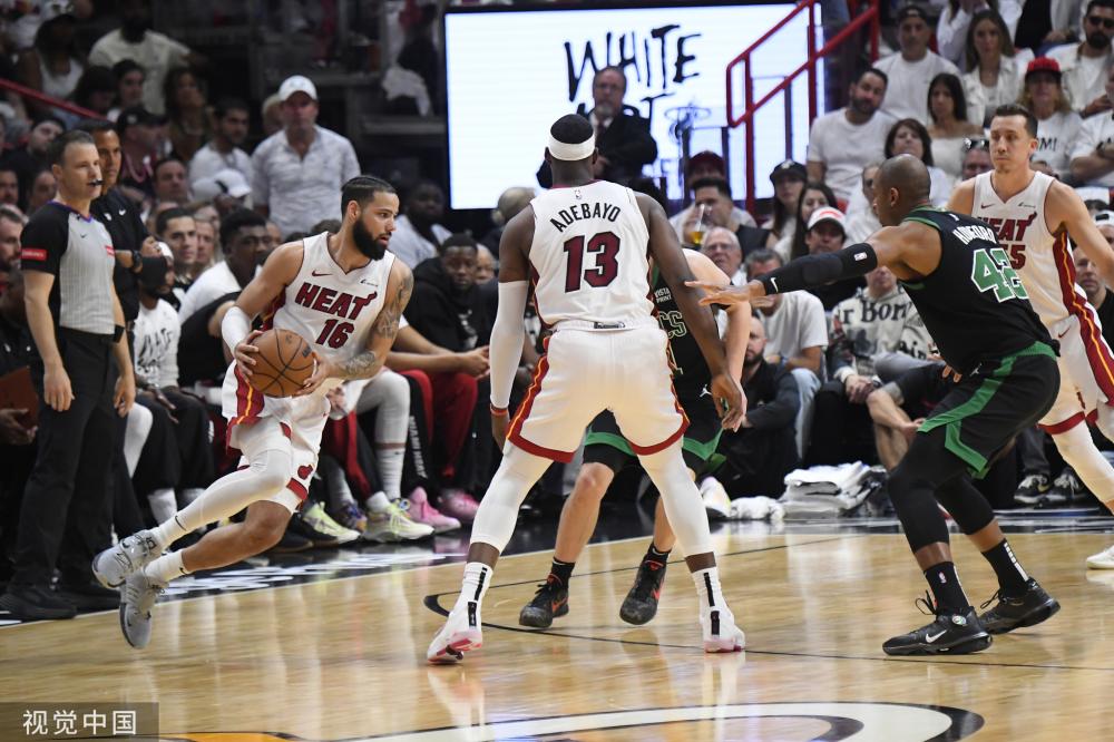 让俱乐部坚 让俱乐部坚